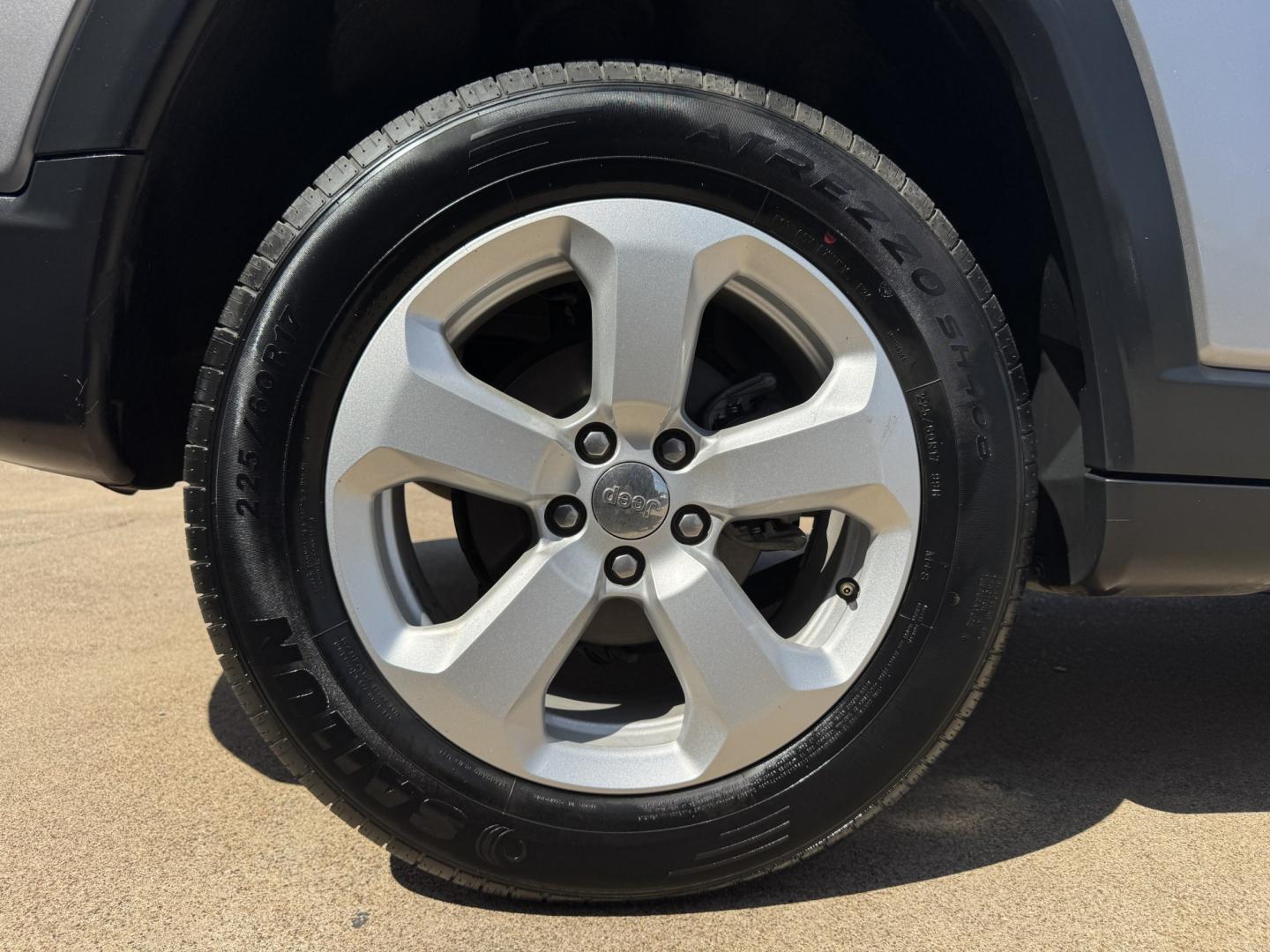 2018 SILVER JEEP COMPASS LATITUDE (3C4NJCBBXJT) , located at 5900 E. Lancaster Ave., Fort Worth, TX, 76112, (817) 457-5456, 0.000000, 0.000000- Photo#28