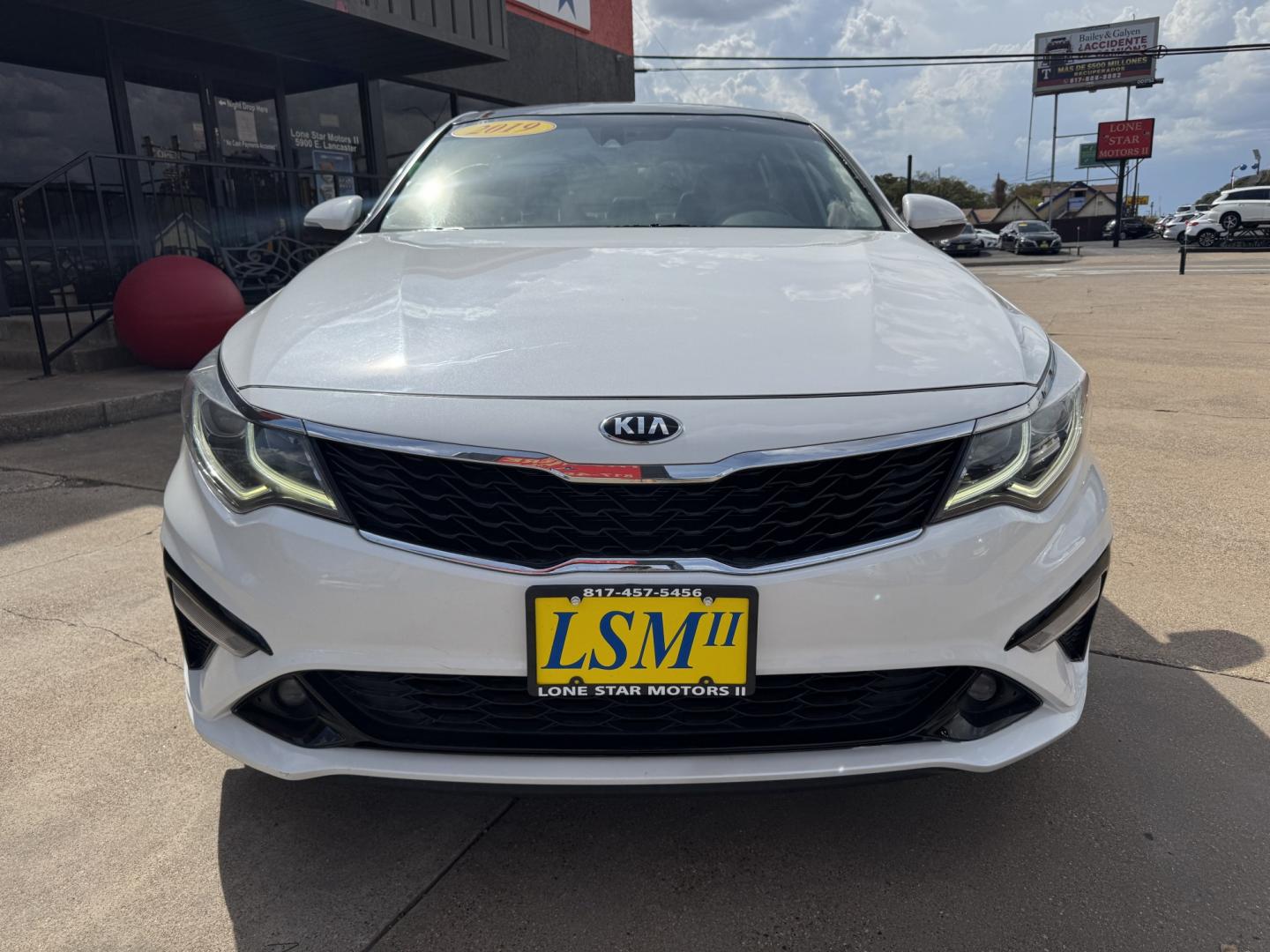 2019 WHITE KIA OPTIMA LX; S (5XXGT4L30KG) , located at 5900 E. Lancaster Ave., Fort Worth, TX, 76112, (817) 457-5456, 0.000000, 0.000000- Photo#1