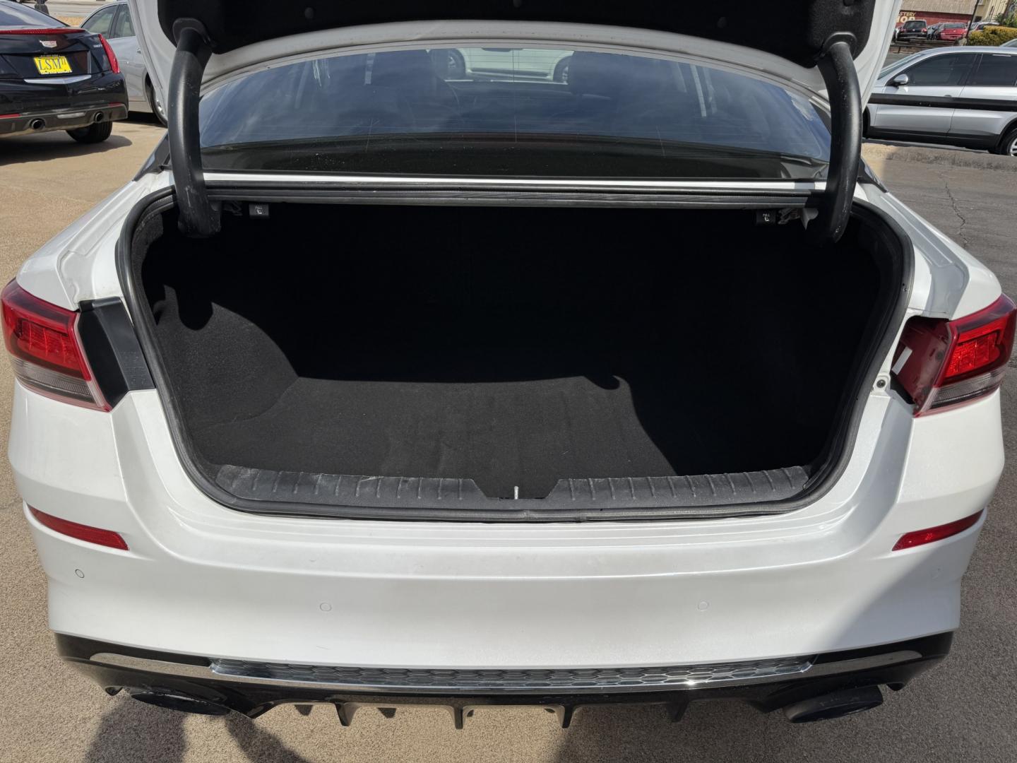 2019 WHITE KIA OPTIMA LX; S (5XXGT4L30KG) , located at 5900 E. Lancaster Ave., Fort Worth, TX, 76112, (817) 457-5456, 0.000000, 0.000000- Photo#5