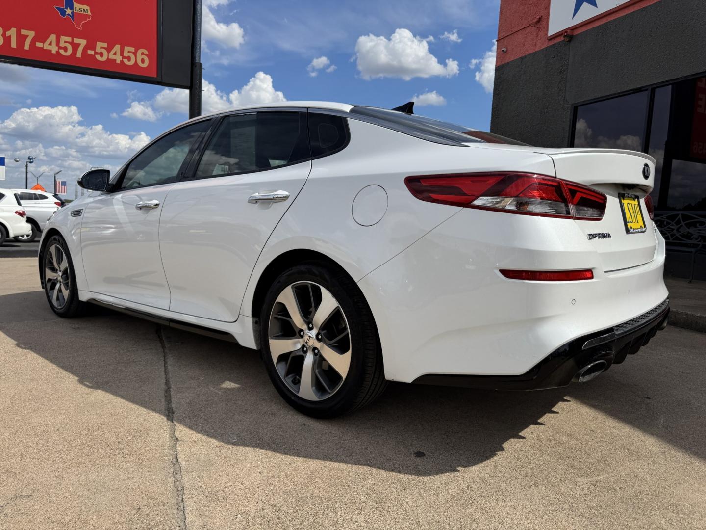 2019 WHITE KIA OPTIMA LX; S (5XXGT4L30KG) , located at 5900 E. Lancaster Ave., Fort Worth, TX, 76112, (817) 457-5456, 0.000000, 0.000000- Photo#6