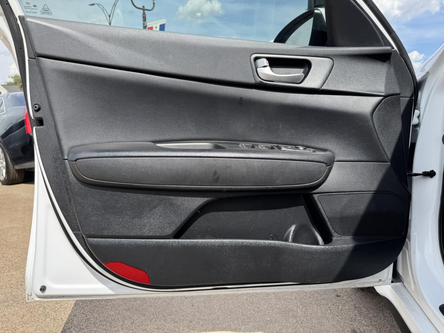 2019 WHITE KIA OPTIMA LX; S (5XXGT4L30KG) , located at 5900 E. Lancaster Ave., Fort Worth, TX, 76112, (817) 457-5456, 0.000000, 0.000000- Photo#7