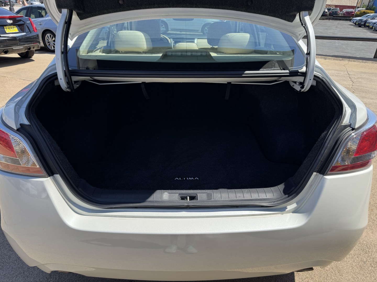 2015 WHITE NISSAN ALTIMA 2.5; 2.5 S; 2 (1N4AL3AP0FN) , located at 5900 E. Lancaster Ave., Fort Worth, TX, 76112, (817) 457-5456, 0.000000, 0.000000- Photo#5