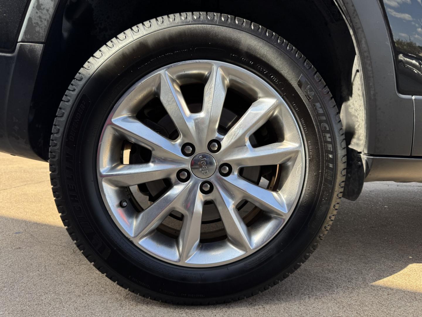 2015 BLACK JEEP CHEROKEE LIMITED (1C4PJMDS5FW) , located at 5900 E. Lancaster Ave., Fort Worth, TX, 76112, (817) 457-5456, 0.000000, 0.000000- Photo#24