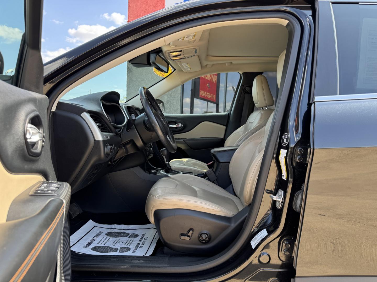 2015 BLACK JEEP CHEROKEE LIMITED (1C4PJMDS5FW) , located at 5900 E. Lancaster Ave., Fort Worth, TX, 76112, (817) 457-5456, 0.000000, 0.000000- Photo#8