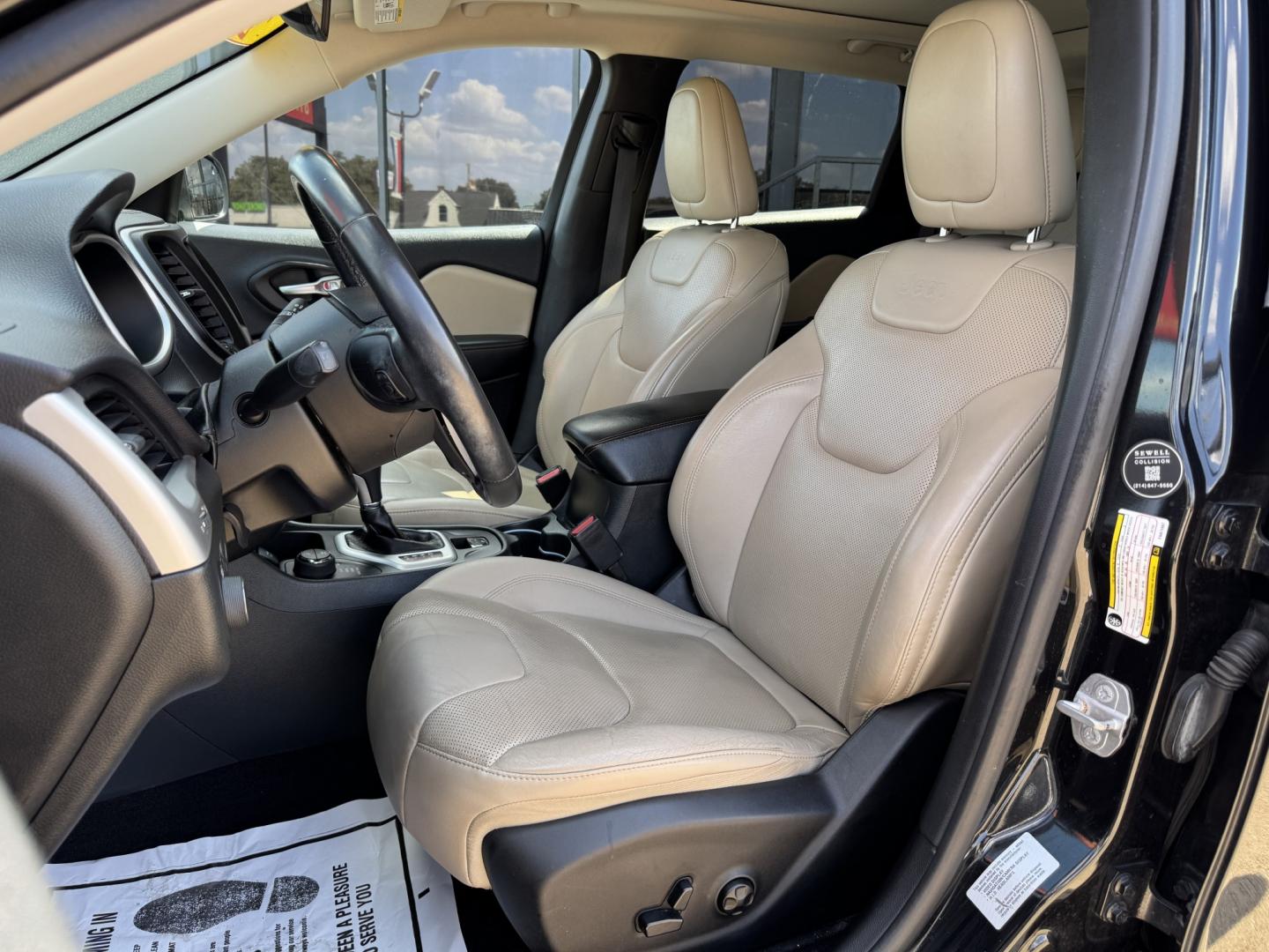 2015 BLACK JEEP CHEROKEE LIMITED (1C4PJMDS5FW) , located at 5900 E. Lancaster Ave., Fort Worth, TX, 76112, (817) 457-5456, 0.000000, 0.000000- Photo#10