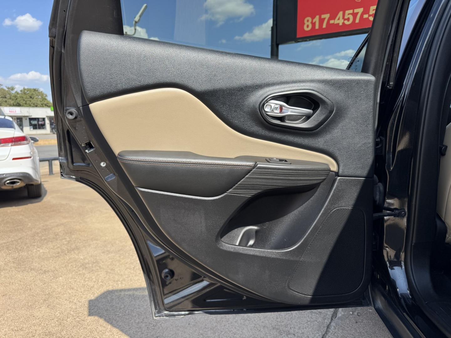 2015 BLACK JEEP CHEROKEE LIMITED (1C4PJMDS5FW) , located at 5900 E. Lancaster Ave., Fort Worth, TX, 76112, (817) 457-5456, 0.000000, 0.000000- Photo#11