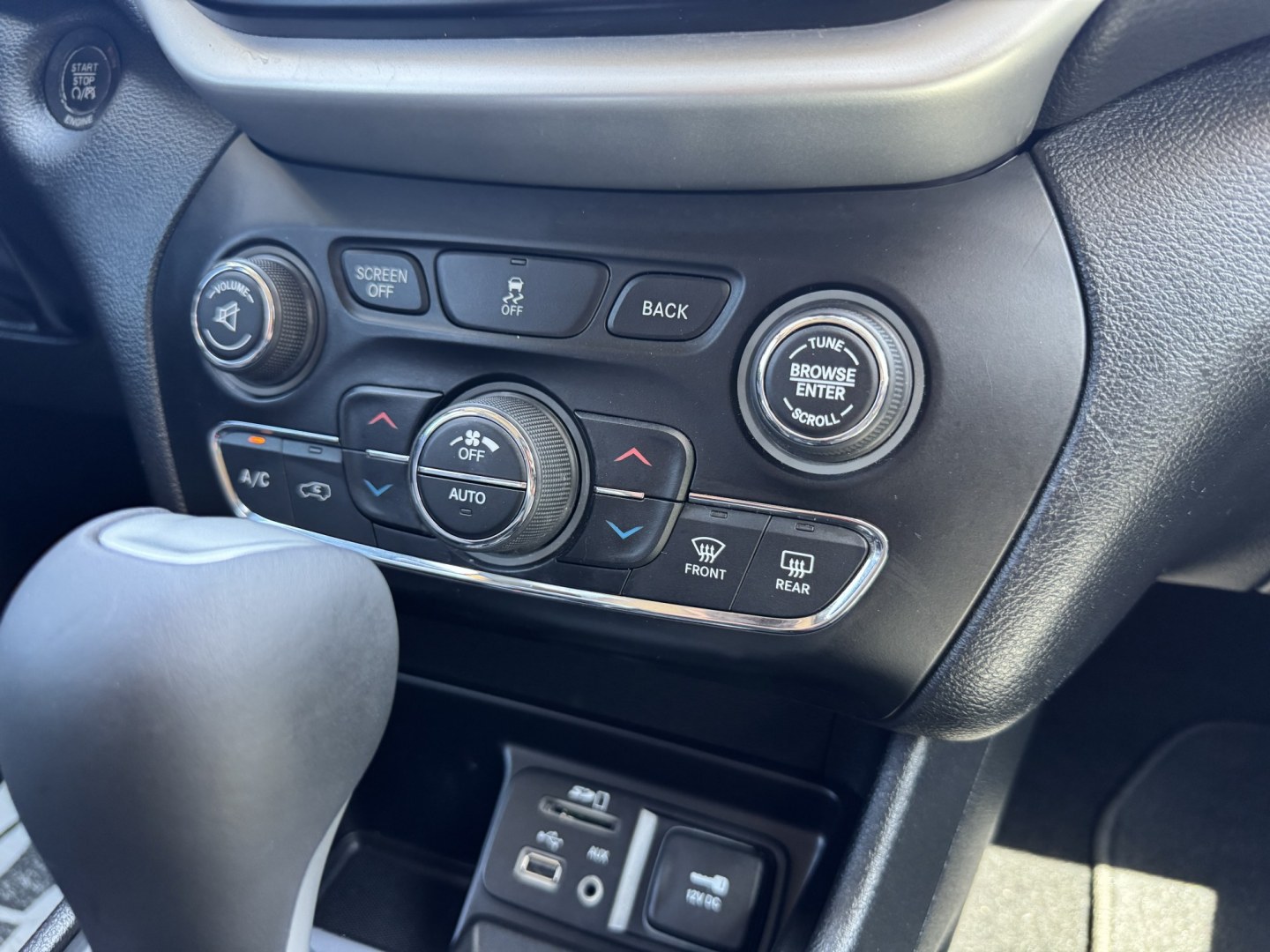 2014 BLACK JEEP CHEROKEE LIMITED (1C4PJLDS5EW) , located at 5900 E. Lancaster Ave., Fort Worth, TX, 76112, (817) 457-5456, 0.000000, 0.000000- Photo#24