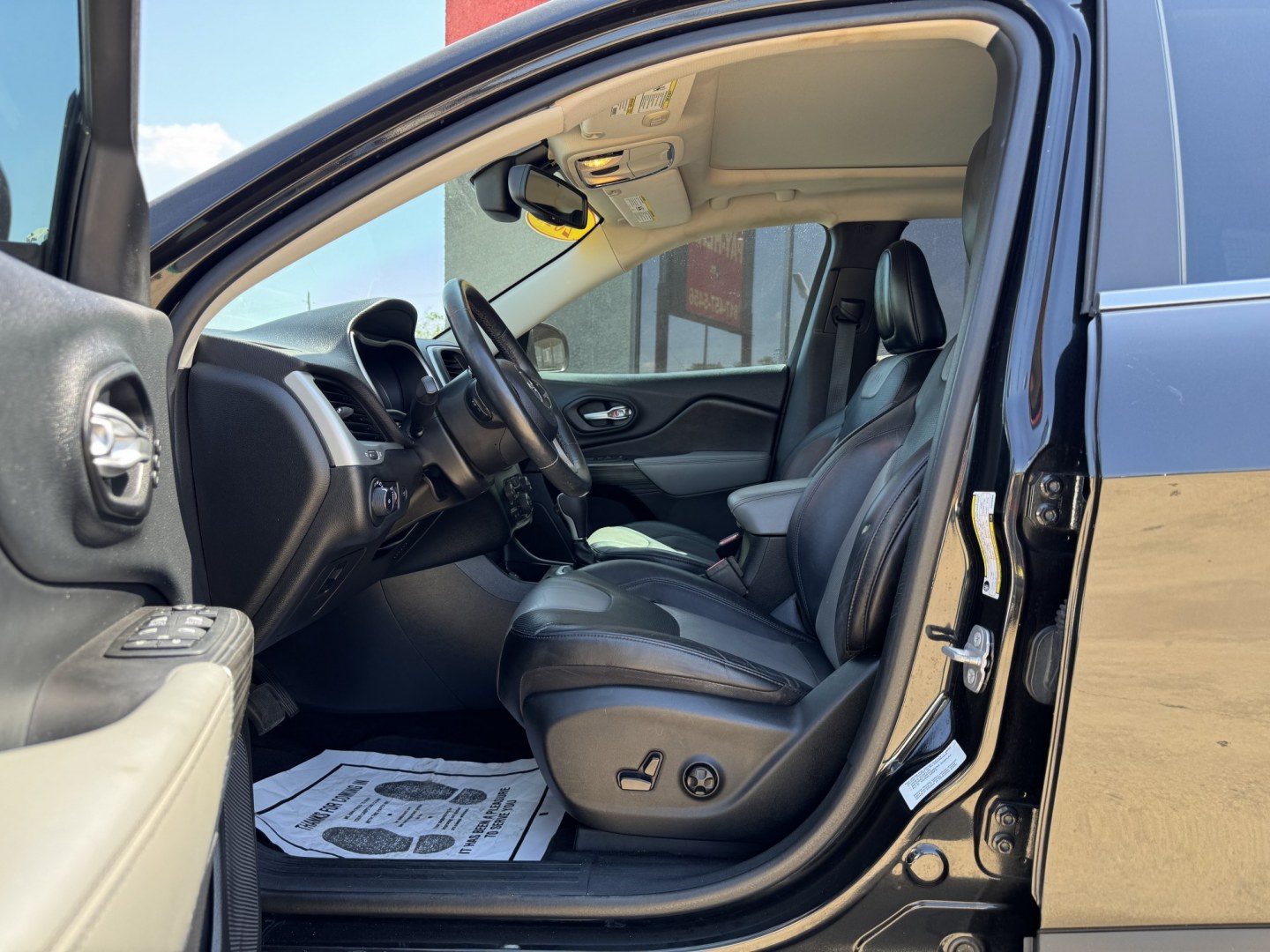 2014 BLACK JEEP CHEROKEE LIMITED (1C4PJLDS5EW) , located at 5900 E. Lancaster Ave., Fort Worth, TX, 76112, (817) 457-5456, 0.000000, 0.000000- Photo#8