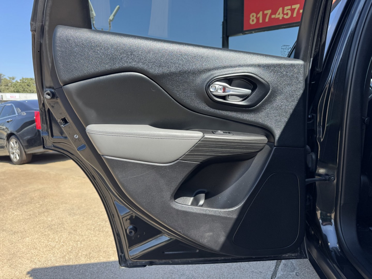 2014 BLACK JEEP CHEROKEE LIMITED (1C4PJLDS5EW) , located at 5900 E. Lancaster Ave., Fort Worth, TX, 76112, (817) 457-5456, 0.000000, 0.000000- Photo#11