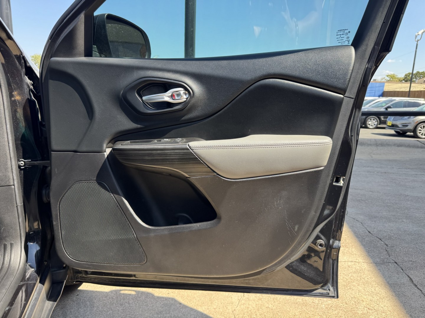 2014 BLACK JEEP CHEROKEE LIMITED (1C4PJLDS5EW) , located at 5900 E. Lancaster Ave., Fort Worth, TX, 76112, (817) 457-5456, 0.000000, 0.000000- Photo#15