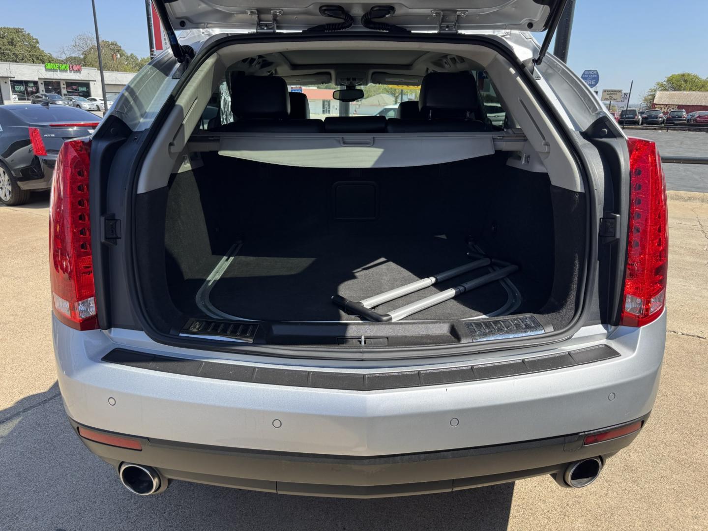 2013 SILVER CADILLAC SRX LUXURY (3GYFNCE37DS) , located at 5900 E. Lancaster Ave., Fort Worth, TX, 76112, (817) 457-5456, 0.000000, 0.000000- Photo#5