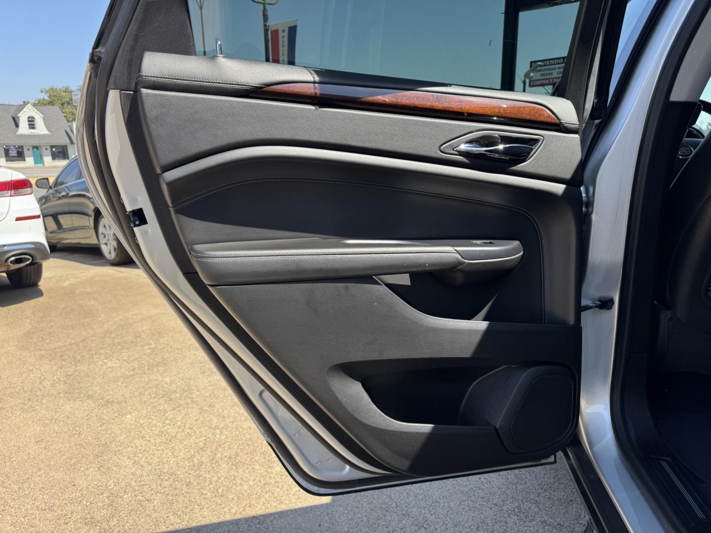 2013 SILVER CADILLAC SRX LUXURY (3GYFNCE37DS) , located at 5900 E. Lancaster Ave., Fort Worth, TX, 76112, (817) 457-5456, 0.000000, 0.000000- Photo#11