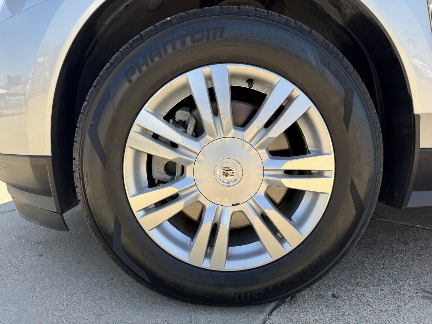 2013 SILVER CADILLAC SRX LUXURY (3GYFNCE37DS) , located at 5900 E. Lancaster Ave., Fort Worth, TX, 76112, (817) 457-5456, 0.000000, 0.000000- Photo#23