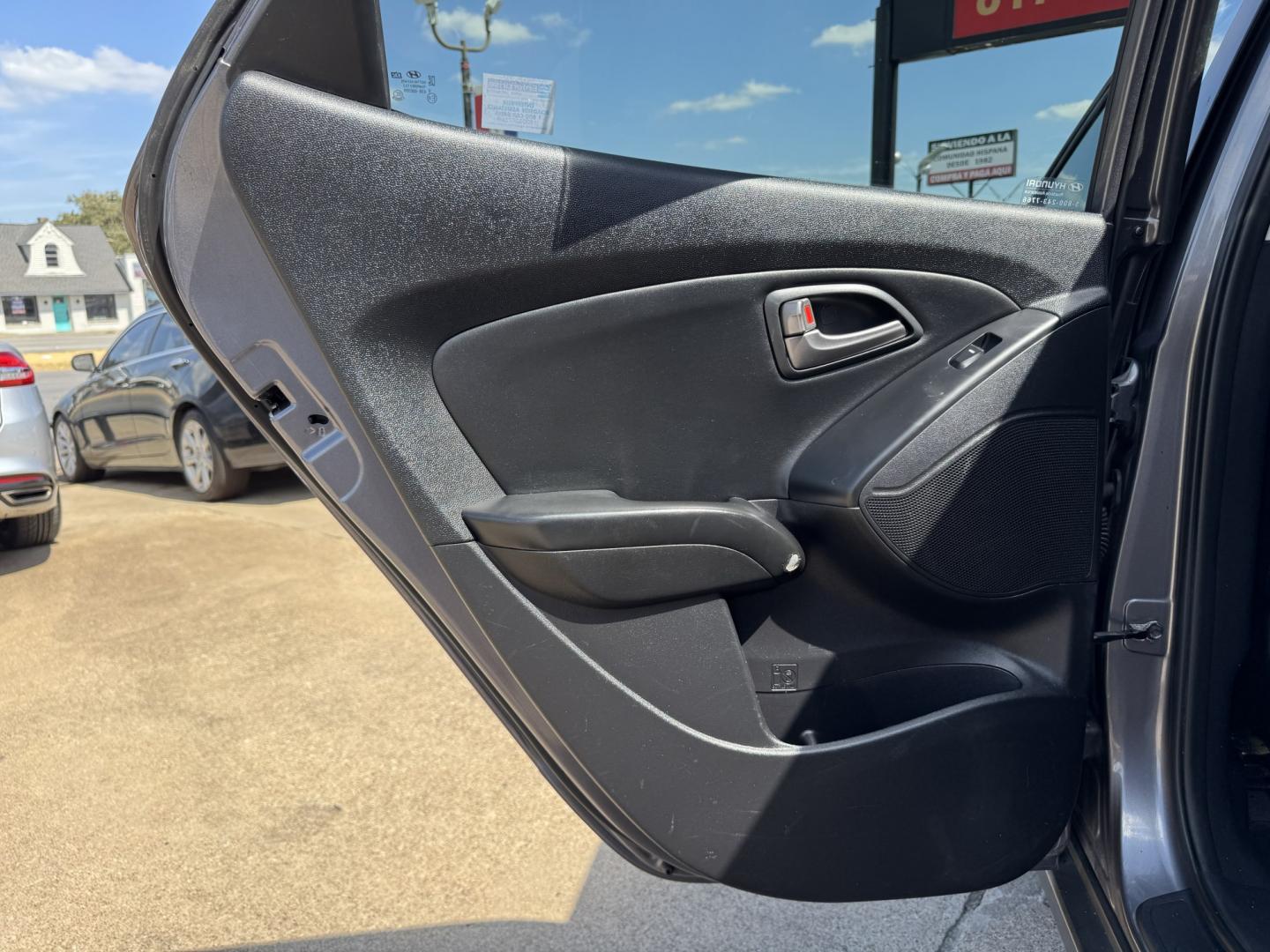 2015 GRAY HYUNDAI TUCSON LIMITED; SE (KM8JUCAG6FU) , located at 5900 E. Lancaster Ave., Fort Worth, TX, 76112, (817) 457-5456, 0.000000, 0.000000- Photo#11