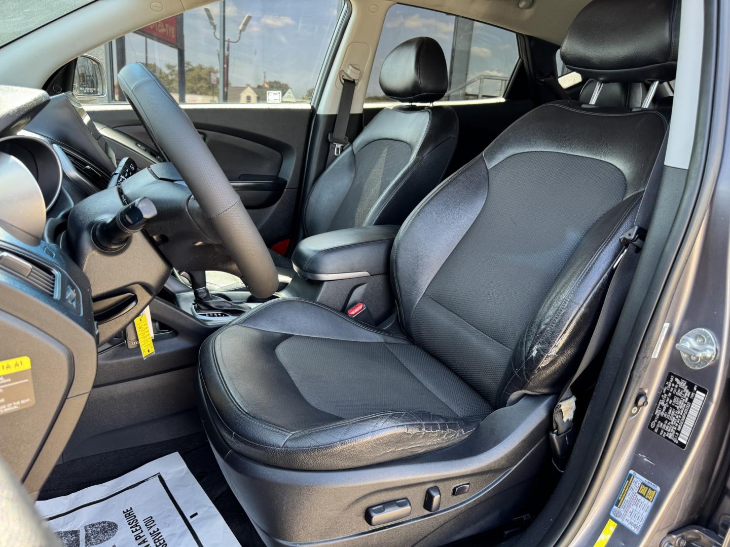 2015 GRAY HYUNDAI TUCSON LIMITED; SE (KM8JUCAG6FU) , located at 5900 E. Lancaster Ave., Fort Worth, TX, 76112, (817) 457-5456, 0.000000, 0.000000- Photo#10