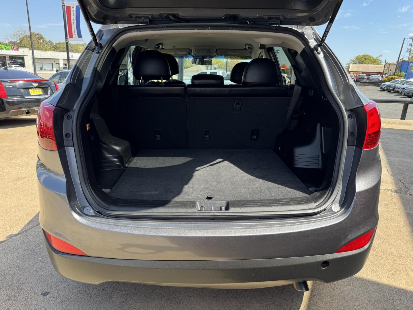 2015 GRAY HYUNDAI TUCSON LIMITED; SE (KM8JUCAG6FU) , located at 5900 E. Lancaster Ave., Fort Worth, TX, 76112, (817) 457-5456, 0.000000, 0.000000- Photo#5