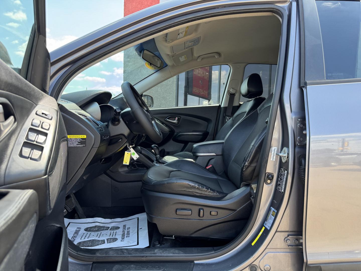 2015 GRAY HYUNDAI TUCSON LIMITED; SE (KM8JUCAG6FU) , located at 5900 E. Lancaster Ave., Fort Worth, TX, 76112, (817) 457-5456, 0.000000, 0.000000- Photo#8