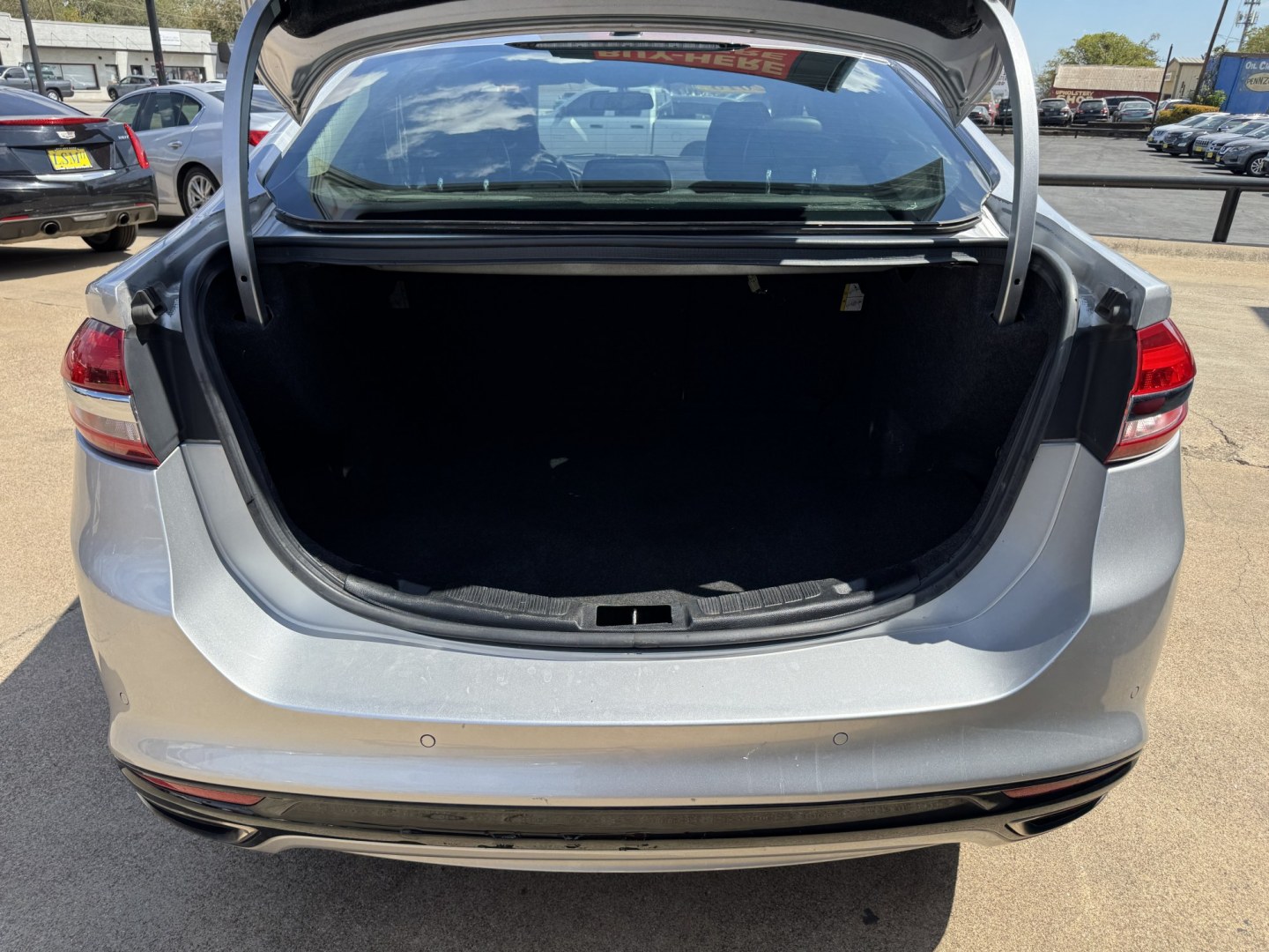 2018 SILVER FORD FUSION SE (3FA6P0H95JR) , located at 5900 E. Lancaster Ave., Fort Worth, TX, 76112, (817) 457-5456, 0.000000, 0.000000- Photo#5