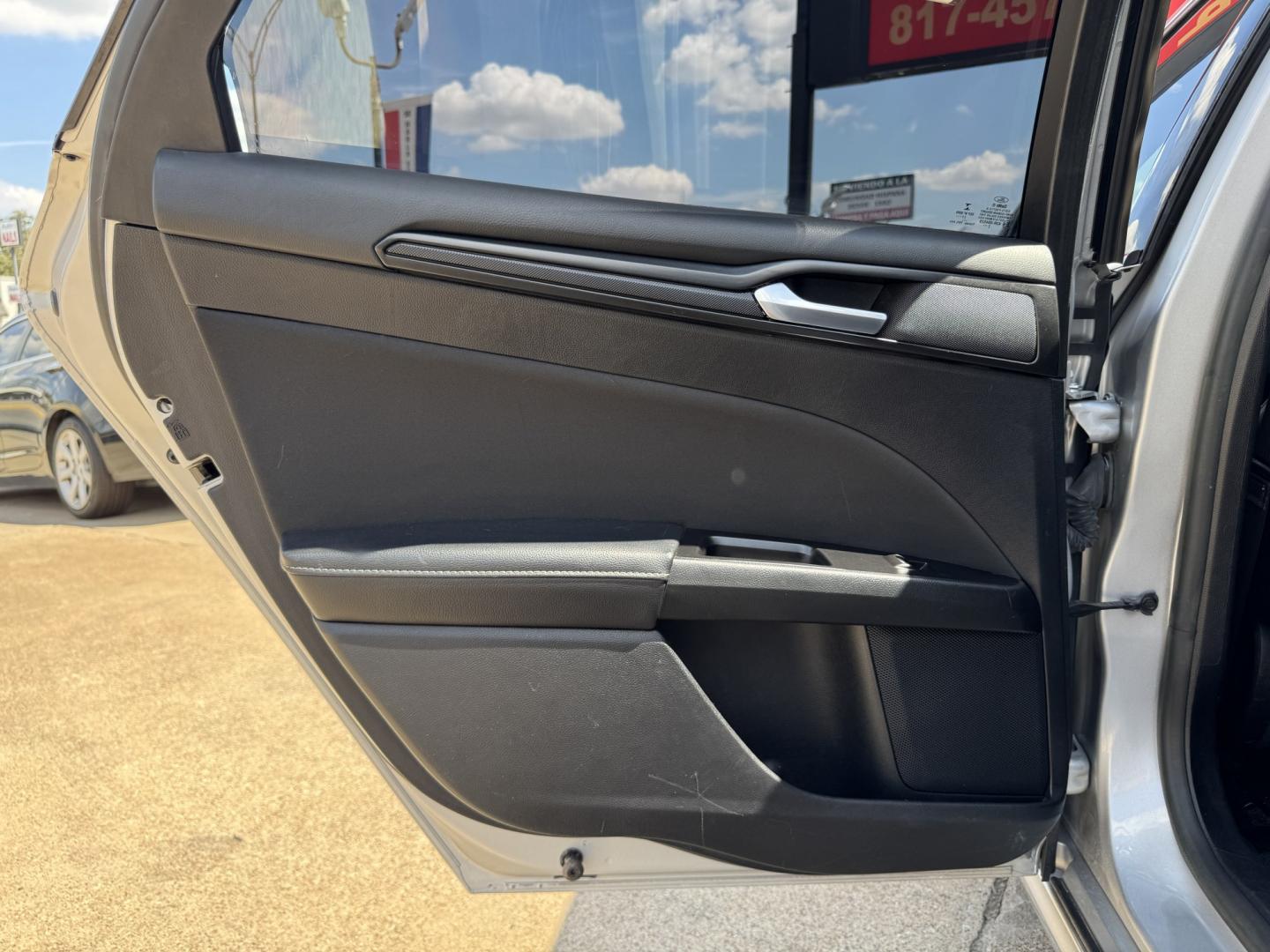 2018 SILVER FORD FUSION SE (3FA6P0H95JR) , located at 5900 E. Lancaster Ave., Fort Worth, TX, 76112, (817) 457-5456, 0.000000, 0.000000- Photo#11