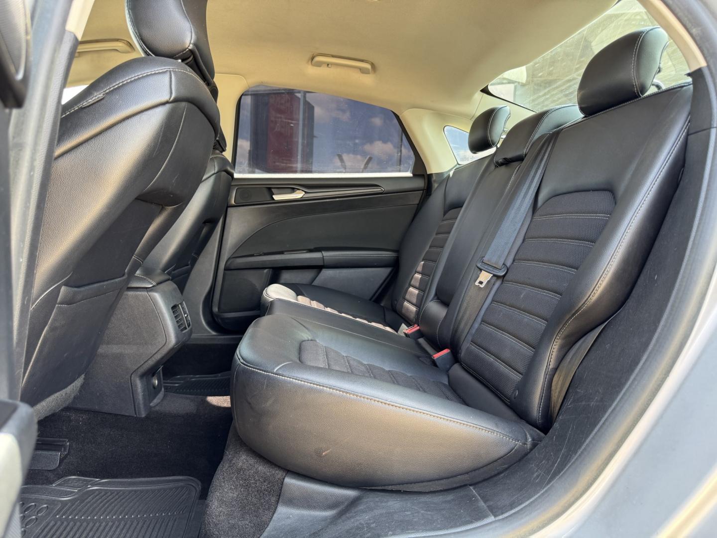 2018 SILVER FORD FUSION SE (3FA6P0H95JR) , located at 5900 E. Lancaster Ave., Fort Worth, TX, 76112, (817) 457-5456, 0.000000, 0.000000- Photo#12