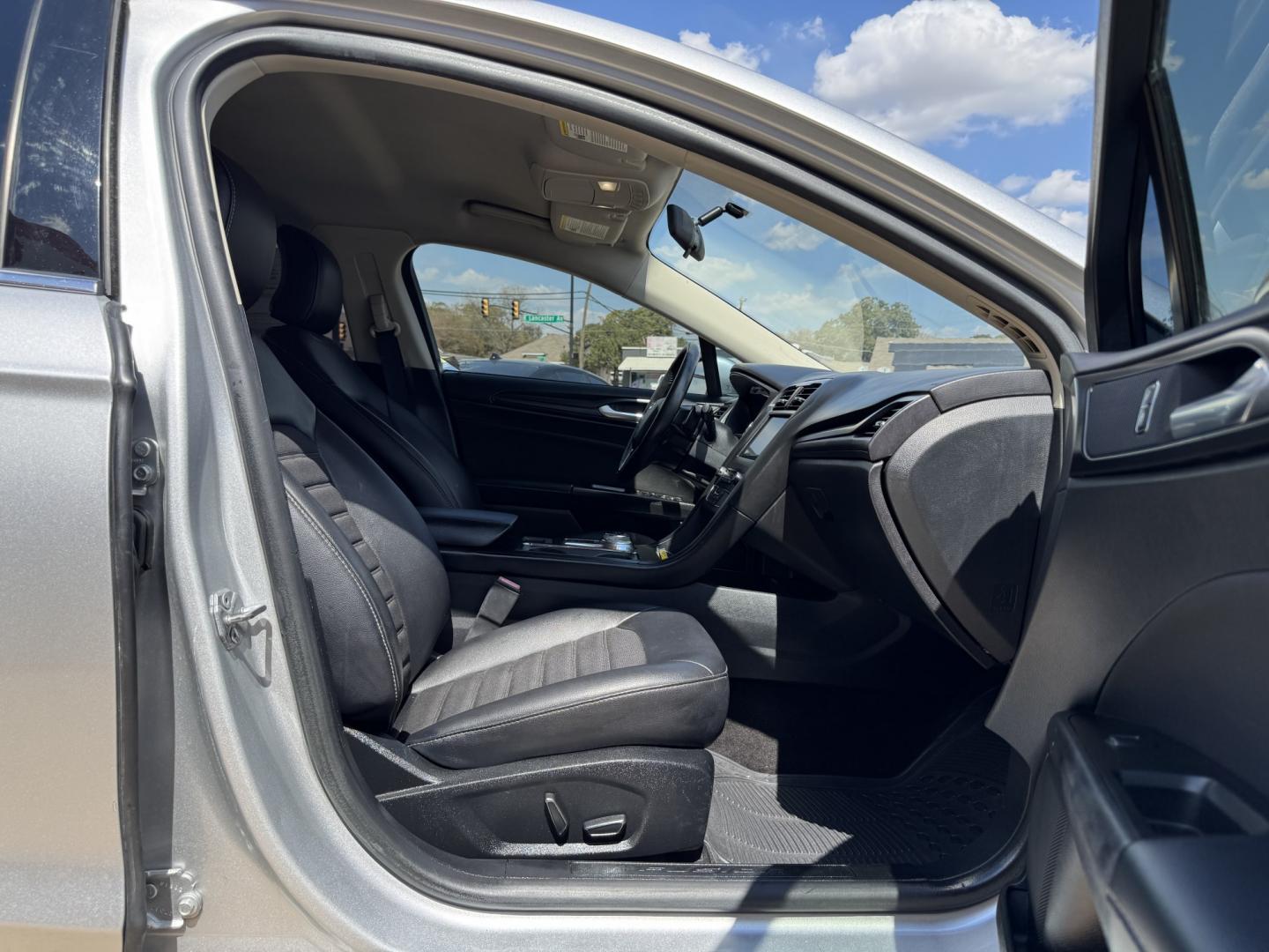 2018 SILVER FORD FUSION SE (3FA6P0H95JR) , located at 5900 E. Lancaster Ave., Fort Worth, TX, 76112, (817) 457-5456, 0.000000, 0.000000- Photo#16