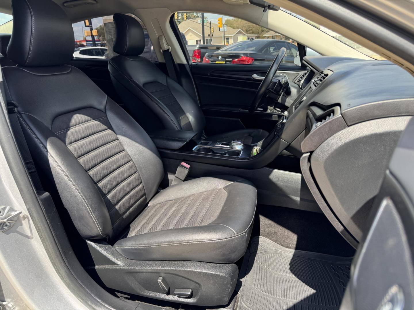2018 SILVER FORD FUSION SE (3FA6P0H95JR) , located at 5900 E. Lancaster Ave., Fort Worth, TX, 76112, (817) 457-5456, 0.000000, 0.000000- Photo#17