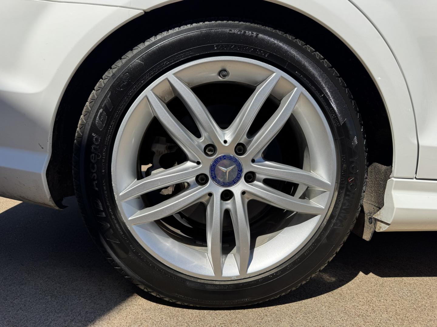 2013 WHITE MERCEDES-BENZ C-CLASS C250 (WDDGF4HB9DA) , located at 5900 E. Lancaster Ave., Fort Worth, TX, 76112, (817) 457-5456, 0.000000, 0.000000- Photo#30