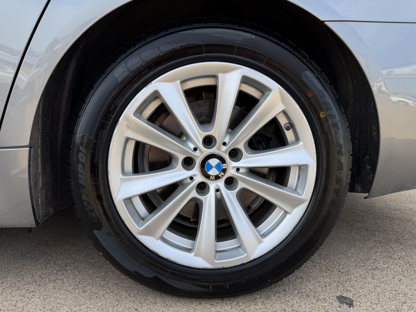 2015 GRAY BMW 5 SERIES 528I XDRIVE (WBA5A7C57FD) , located at 5900 E. Lancaster Ave., Fort Worth, TX, 76112, (817) 457-5456, 0.000000, 0.000000- Photo#26