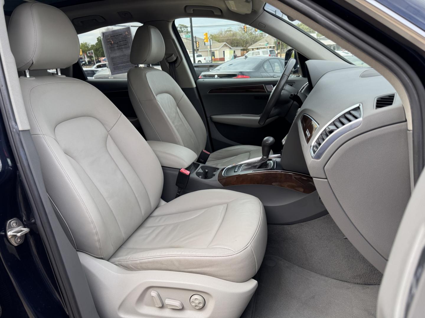 2010 BLACK AUDI Q5 PREMIUM PLUS (WA1LKAFPXAA) , located at 5900 E. Lancaster Ave., Fort Worth, TX, 76112, (817) 457-5456, 0.000000, 0.000000- Photo#19