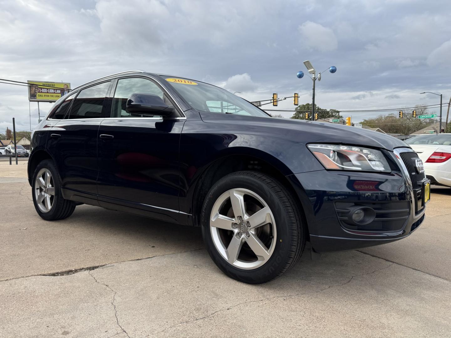 2010 BLACK AUDI Q5 PREMIUM PLUS (WA1LKAFPXAA) , located at 5900 E. Lancaster Ave., Fort Worth, TX, 76112, (817) 457-5456, 0.000000, 0.000000- Photo#2