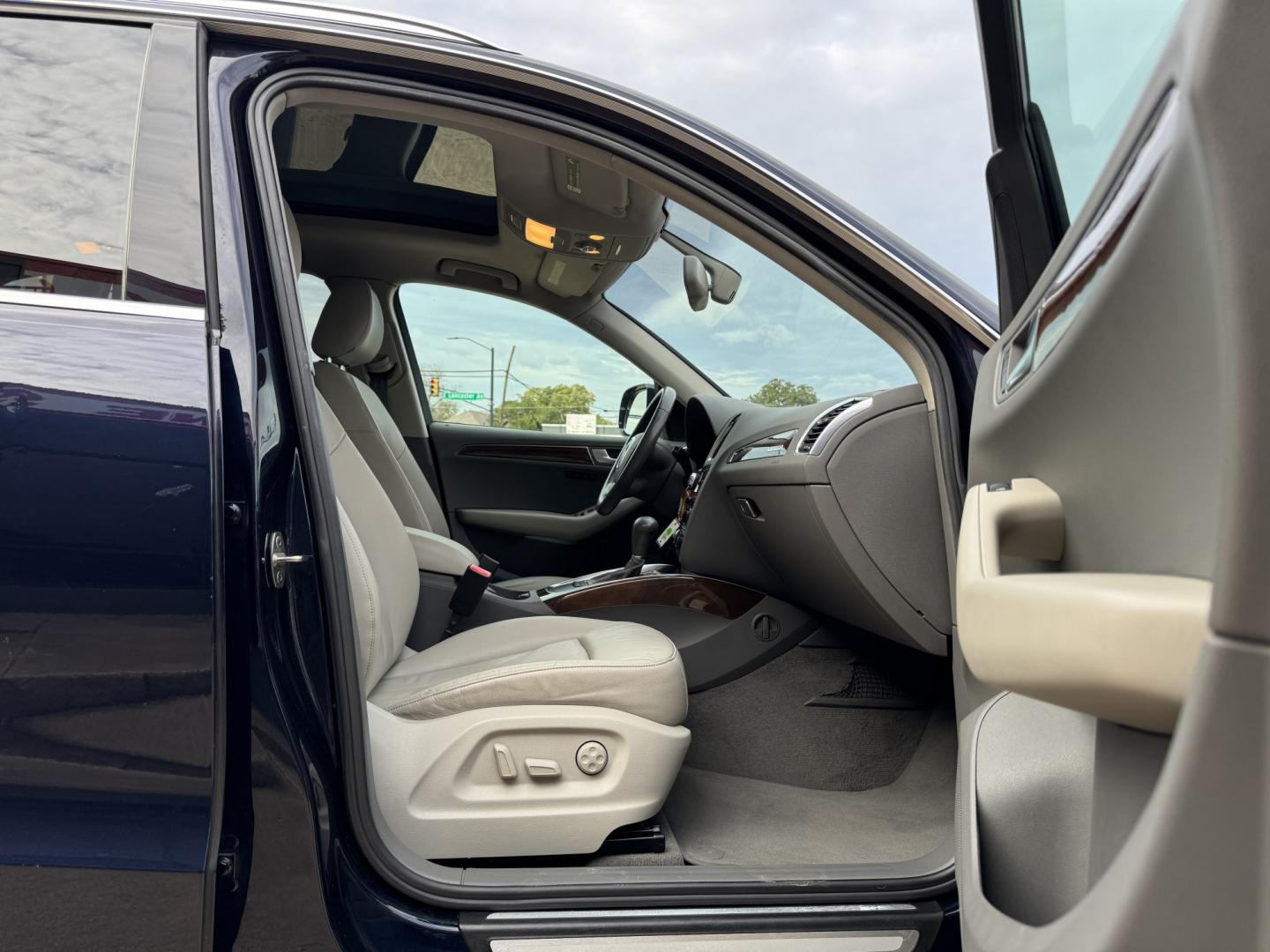 2010 BLACK AUDI Q5 PREMIUM PLUS (WA1LKAFPXAA) , located at 5900 E. Lancaster Ave., Fort Worth, TX, 76112, (817) 457-5456, 0.000000, 0.000000- Photo#18