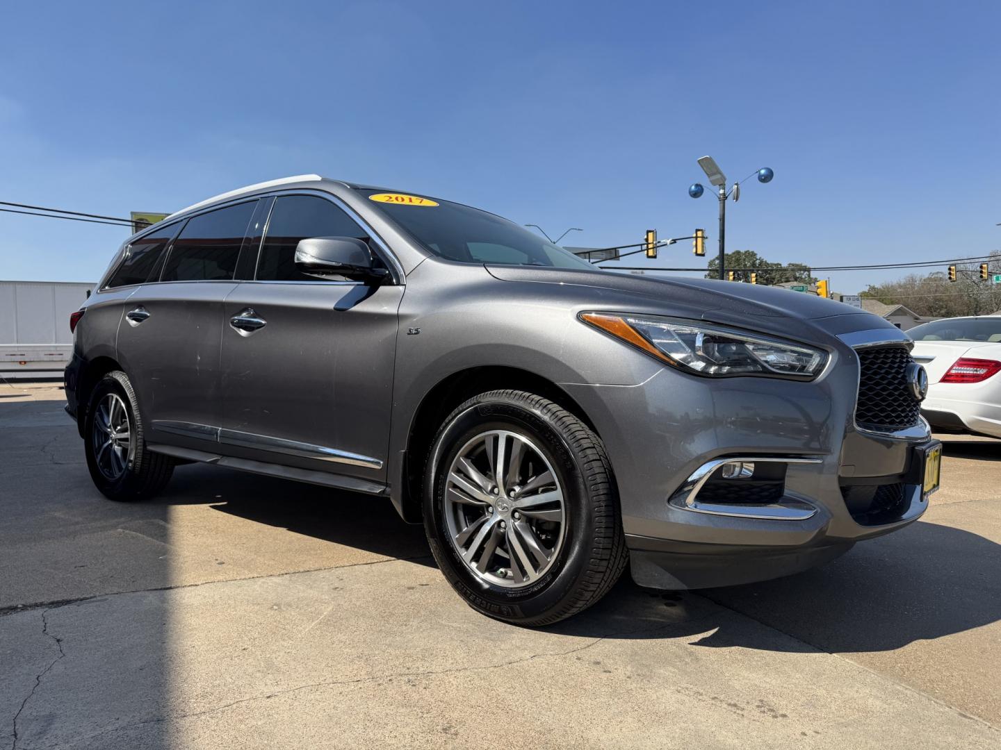 2017 GRAY INFINITI QX60 BASE (5N1DL0MN1HC) , located at 5900 E. Lancaster Ave., Fort Worth, TX, 76112, (817) 457-5456, 0.000000, 0.000000- Photo#2