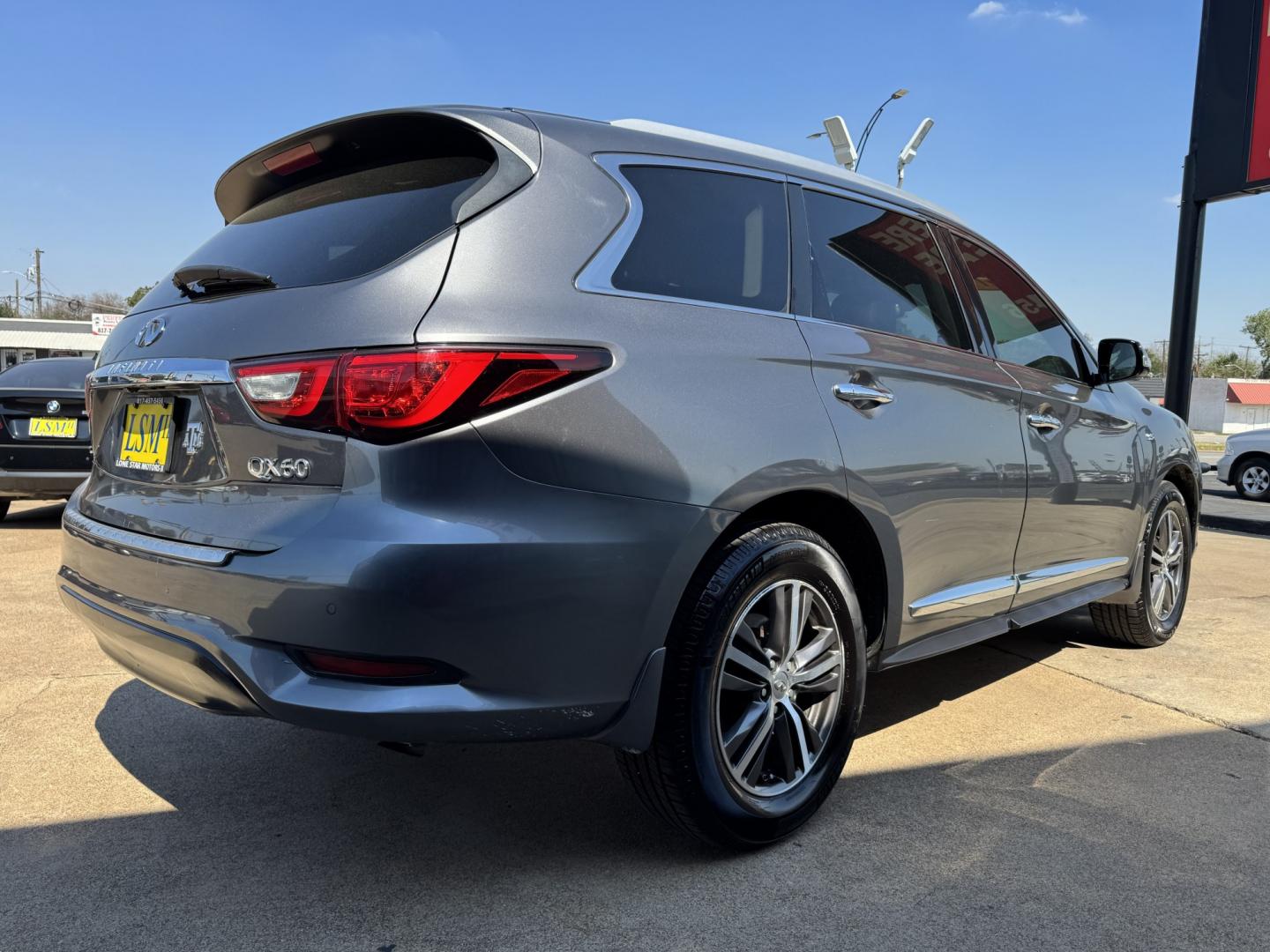 2017 GRAY INFINITI QX60 BASE (5N1DL0MN1HC) , located at 5900 E. Lancaster Ave., Fort Worth, TX, 76112, (817) 457-5456, 0.000000, 0.000000- Photo#3