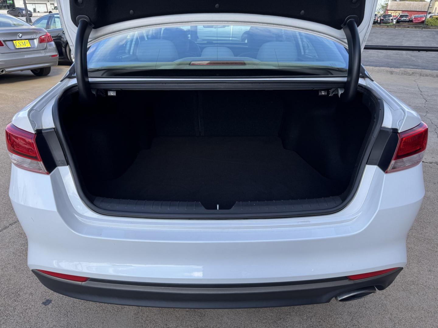 2017 WHITE KIA OPTIMA LX (5XXGT4L34HG) , located at 5900 E. Lancaster Ave., Fort Worth, TX, 76112, (817) 457-5456, 0.000000, 0.000000- Photo#5