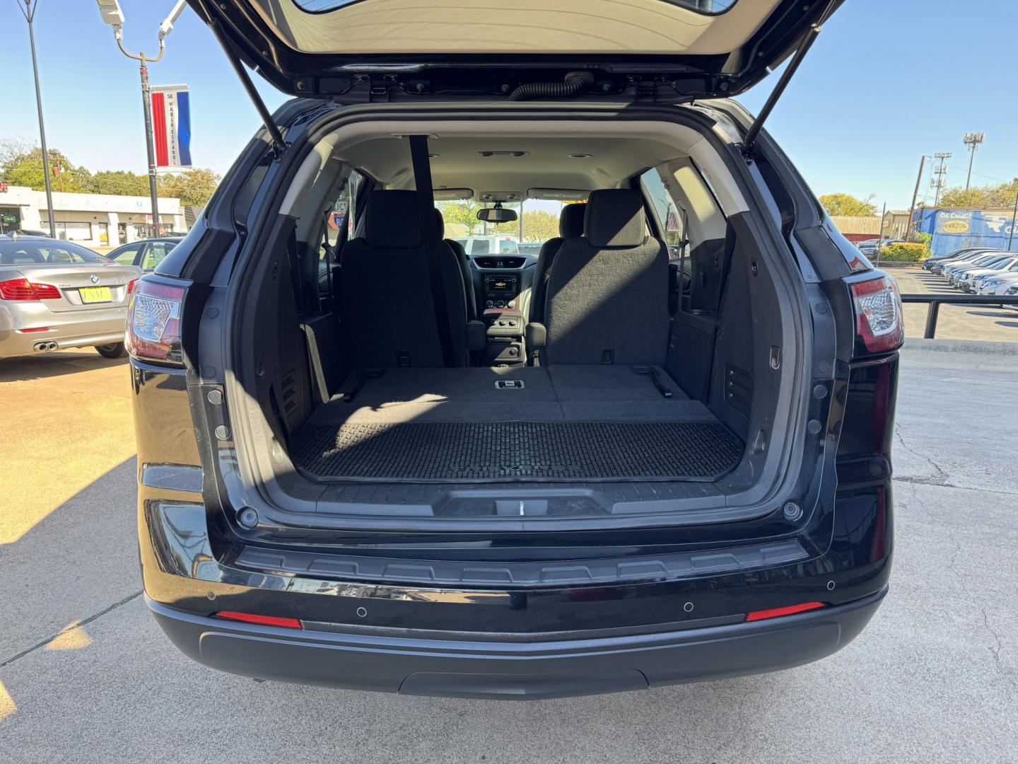 2017 BLACK CHEVROLET TRAVERSE 1LT (1GNKVGKD1HJ) , located at 5900 E. Lancaster Ave., Fort Worth, TX, 76112, (817) 457-5456, 0.000000, 0.000000- Photo#6