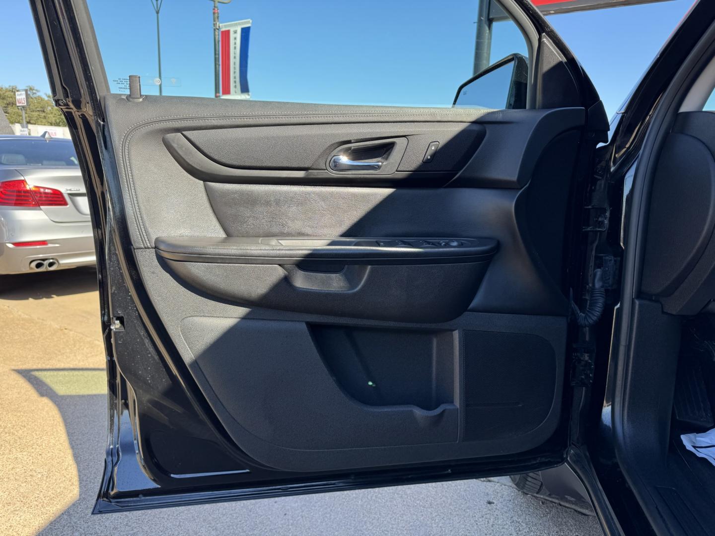 2017 BLACK CHEVROLET TRAVERSE 1LT (1GNKVGKD1HJ) , located at 5900 E. Lancaster Ave., Fort Worth, TX, 76112, (817) 457-5456, 0.000000, 0.000000- Photo#8
