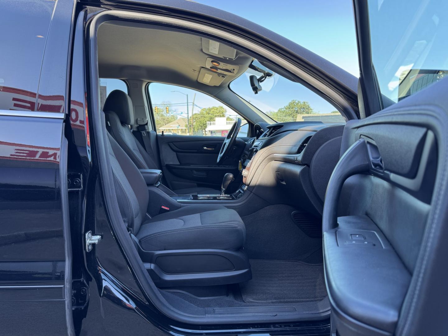2017 BLACK CHEVROLET TRAVERSE 1LT (1GNKVGKD1HJ) , located at 5900 E. Lancaster Ave., Fort Worth, TX, 76112, (817) 457-5456, 0.000000, 0.000000- Photo#20