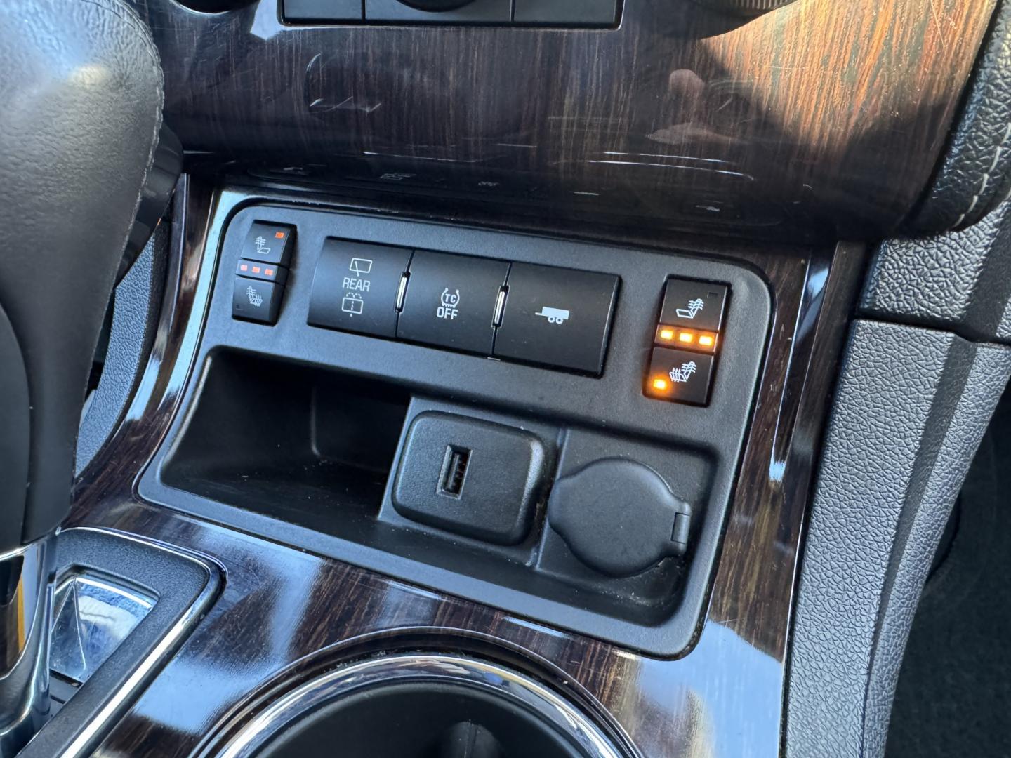 2017 BLACK CHEVROLET TRAVERSE 1LT (1GNKVGKD1HJ) , located at 5900 E. Lancaster Ave., Fort Worth, TX, 76112, (817) 457-5456, 0.000000, 0.000000- Photo#23