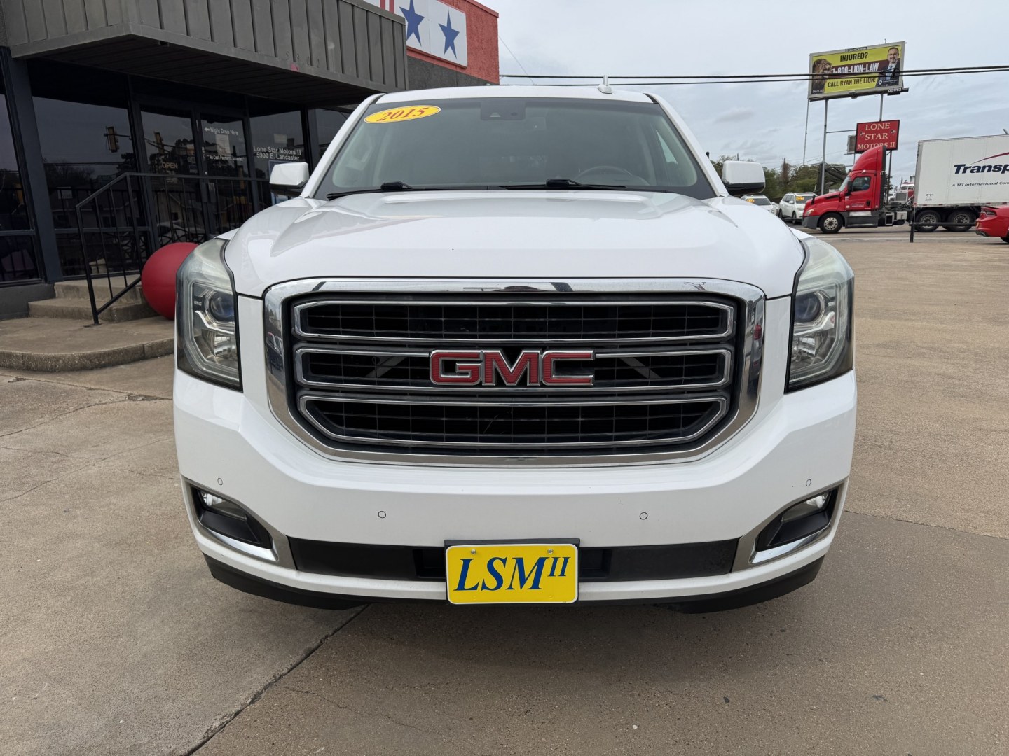 2015 WHITE GMC YUKON XL SLT (1GKS1HKC2FR) , located at 5900 E. Lancaster Ave., Fort Worth, TX, 76112, (817) 457-5456, 0.000000, 0.000000- Photo#1