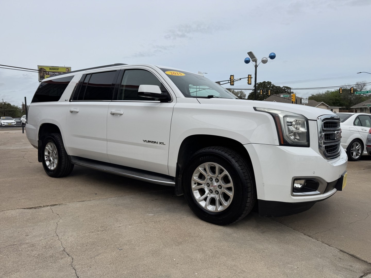 2015 WHITE GMC YUKON XL SLT (1GKS1HKC2FR) , located at 5900 E. Lancaster Ave., Fort Worth, TX, 76112, (817) 457-5456, 0.000000, 0.000000- Photo#2