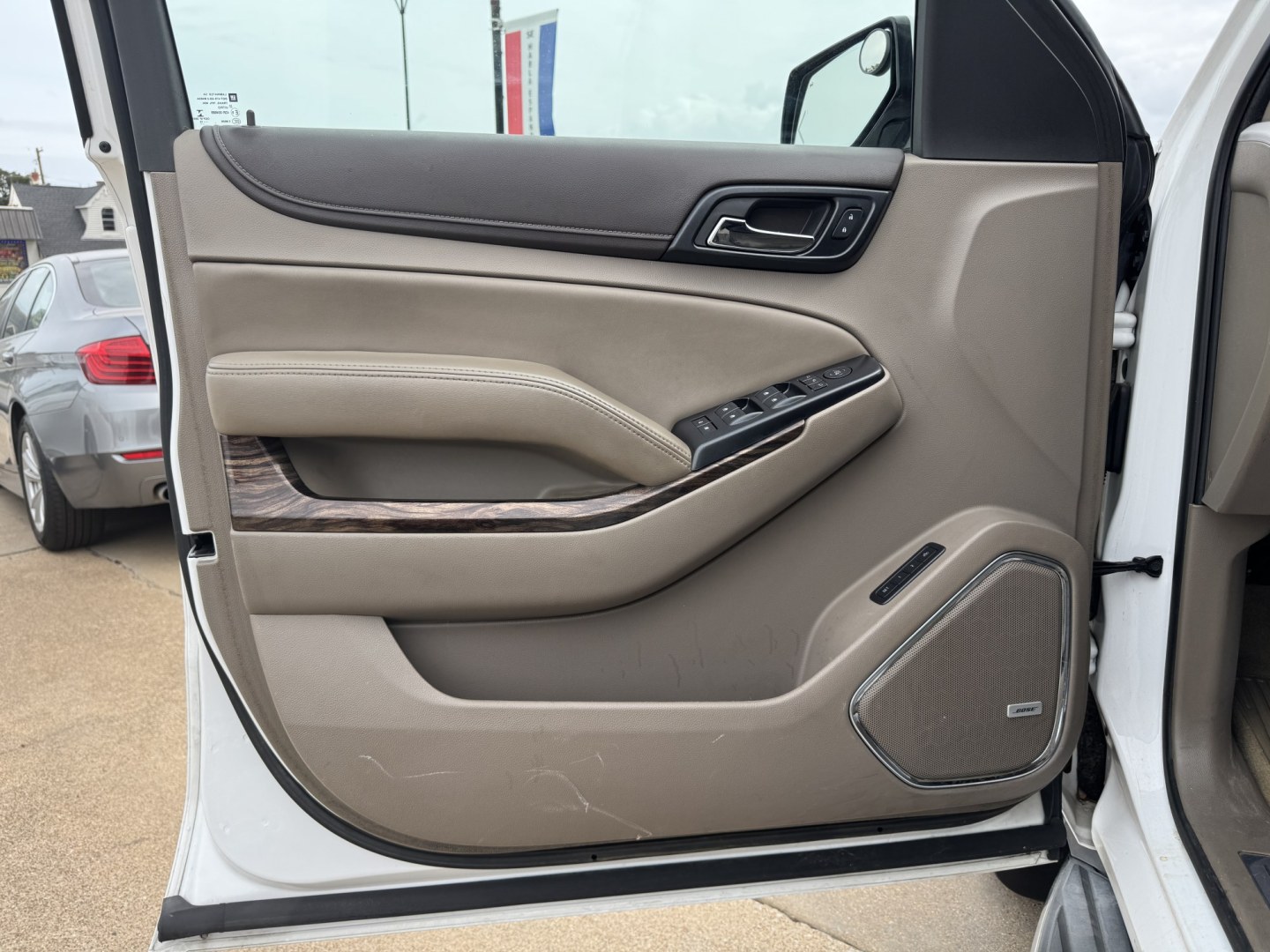 2015 WHITE GMC YUKON XL SLT (1GKS1HKC2FR) , located at 5900 E. Lancaster Ave., Fort Worth, TX, 76112, (817) 457-5456, 0.000000, 0.000000- Photo#7