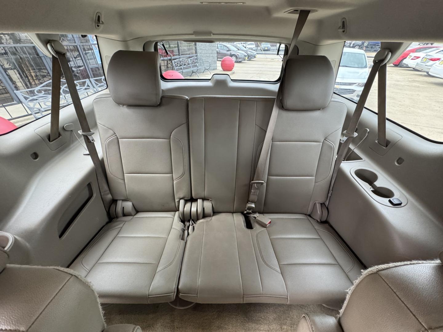 2015 WHITE GMC YUKON XL SLT (1GKS1HKC2FR) , located at 5900 E. Lancaster Ave., Fort Worth, TX, 76112, (817) 457-5456, 0.000000, 0.000000- Photo#14