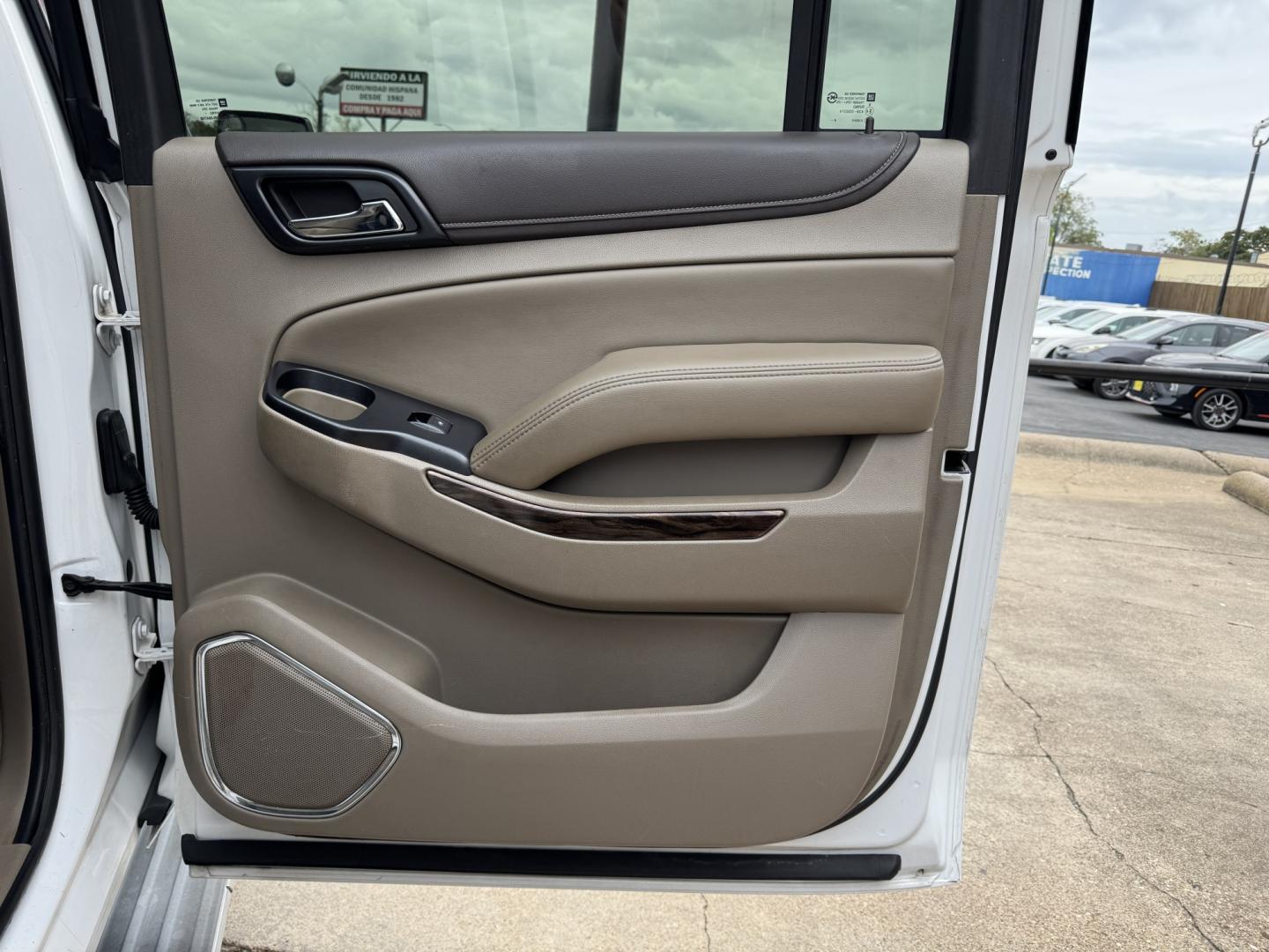 2015 WHITE GMC YUKON XL SLT (1GKS1HKC2FR) , located at 5900 E. Lancaster Ave., Fort Worth, TX, 76112, (817) 457-5456, 0.000000, 0.000000- Photo#15