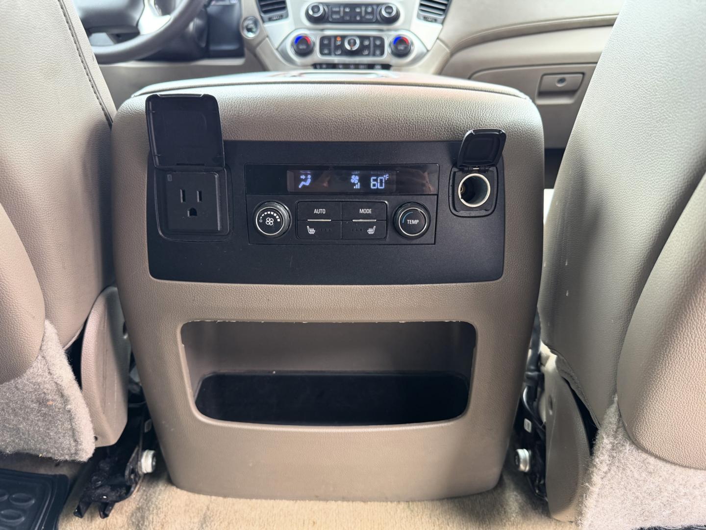 2015 WHITE GMC YUKON XL SLT (1GKS1HKC2FR) , located at 5900 E. Lancaster Ave., Fort Worth, TX, 76112, (817) 457-5456, 0.000000, 0.000000- Photo#13