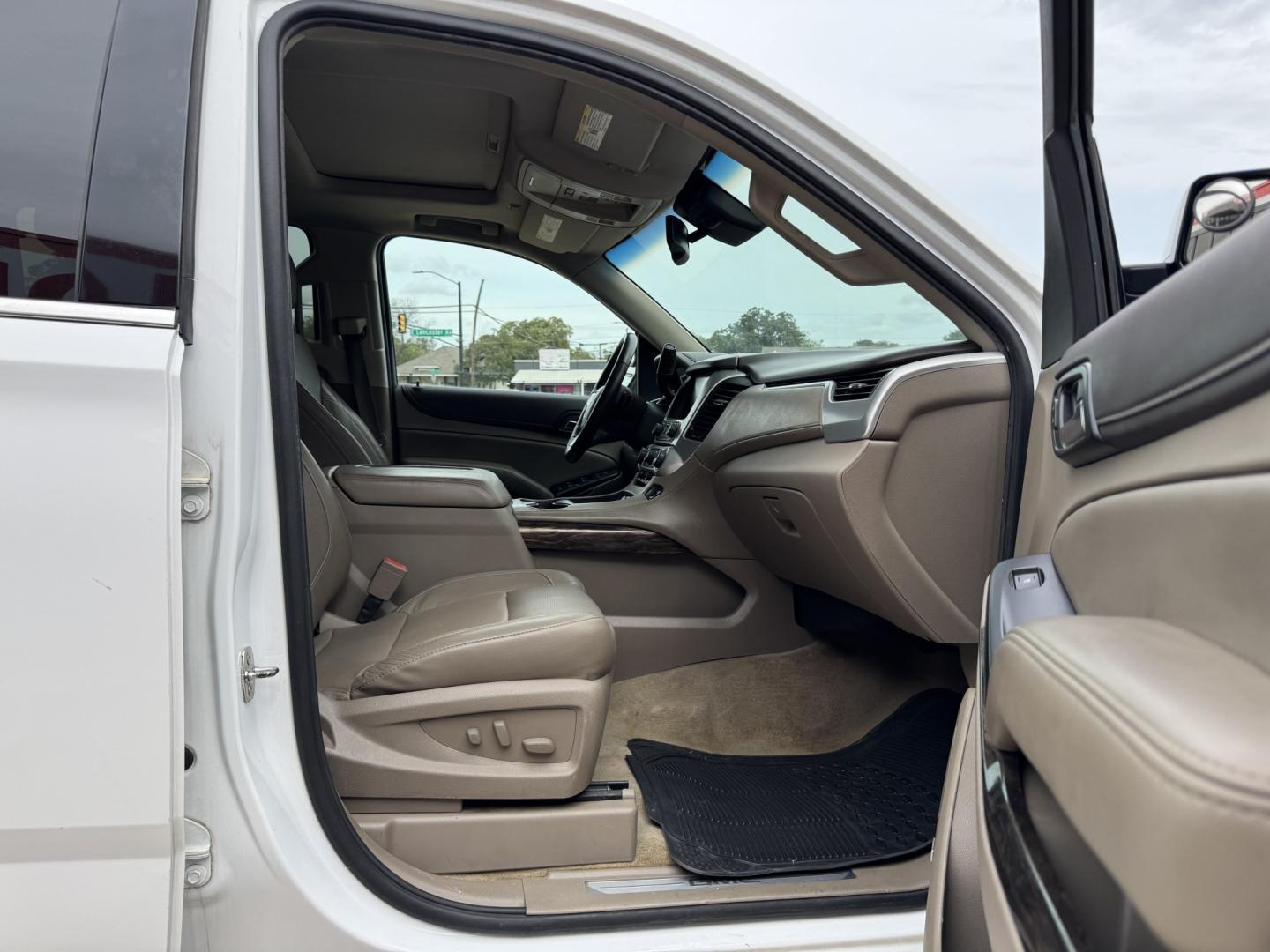 2015 WHITE GMC YUKON XL SLT (1GKS1HKC2FR) , located at 5900 E. Lancaster Ave., Fort Worth, TX, 76112, (817) 457-5456, 0.000000, 0.000000- Photo#18
