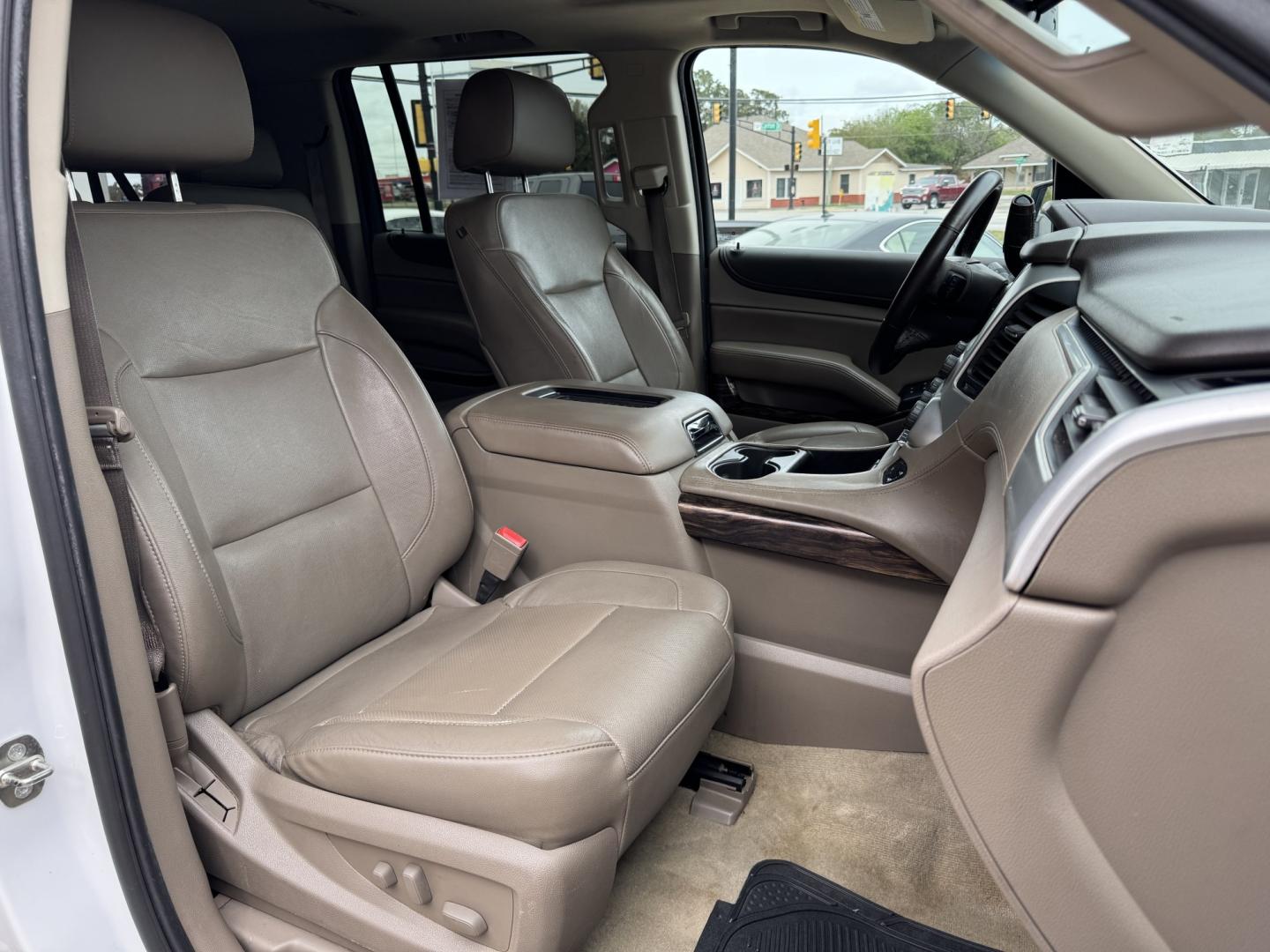 2015 WHITE GMC YUKON XL SLT (1GKS1HKC2FR) , located at 5900 E. Lancaster Ave., Fort Worth, TX, 76112, (817) 457-5456, 0.000000, 0.000000- Photo#19