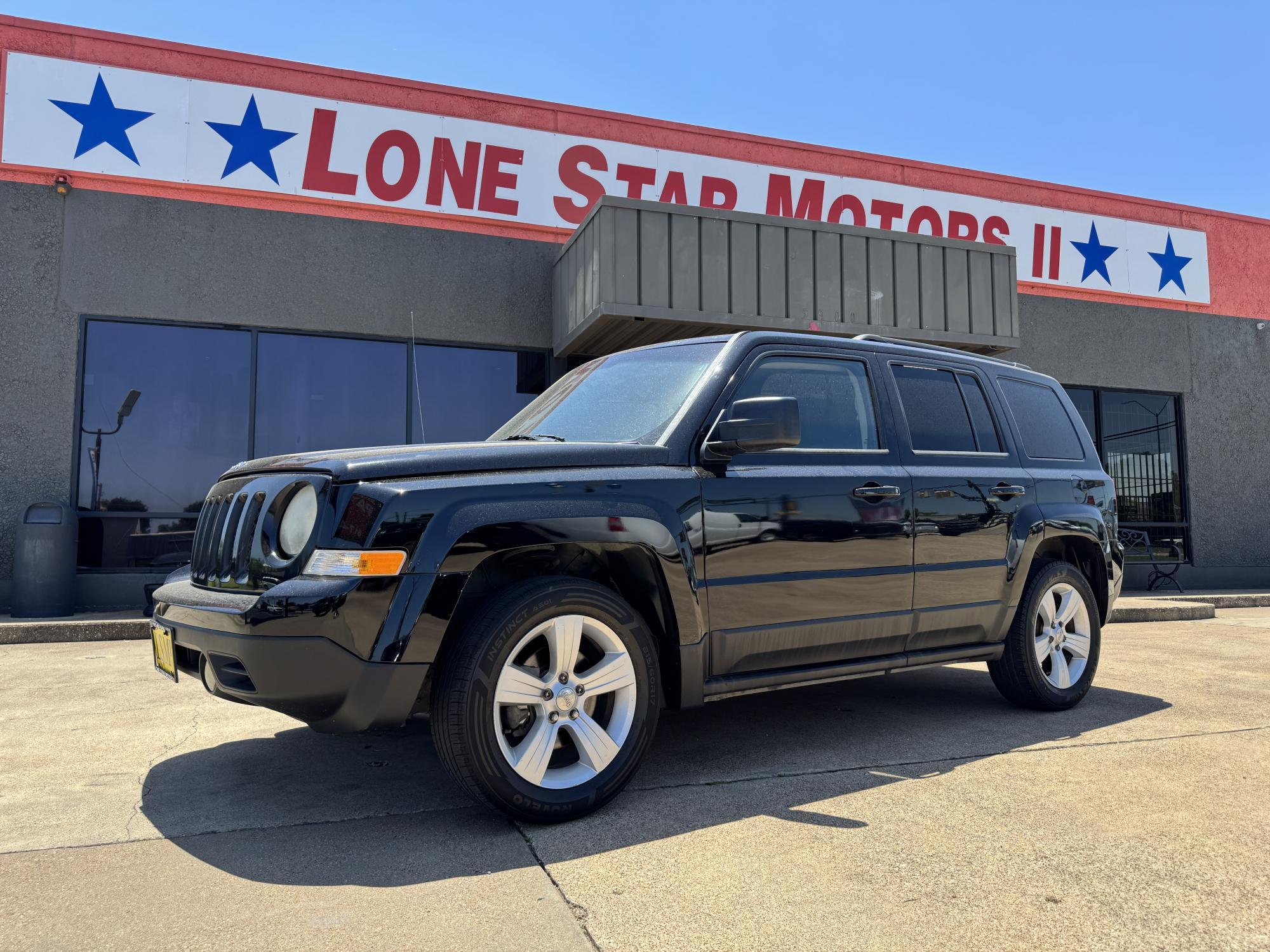 photo of 2014 JEEP PATRIOT LATITUDE 4 DOOR SUV