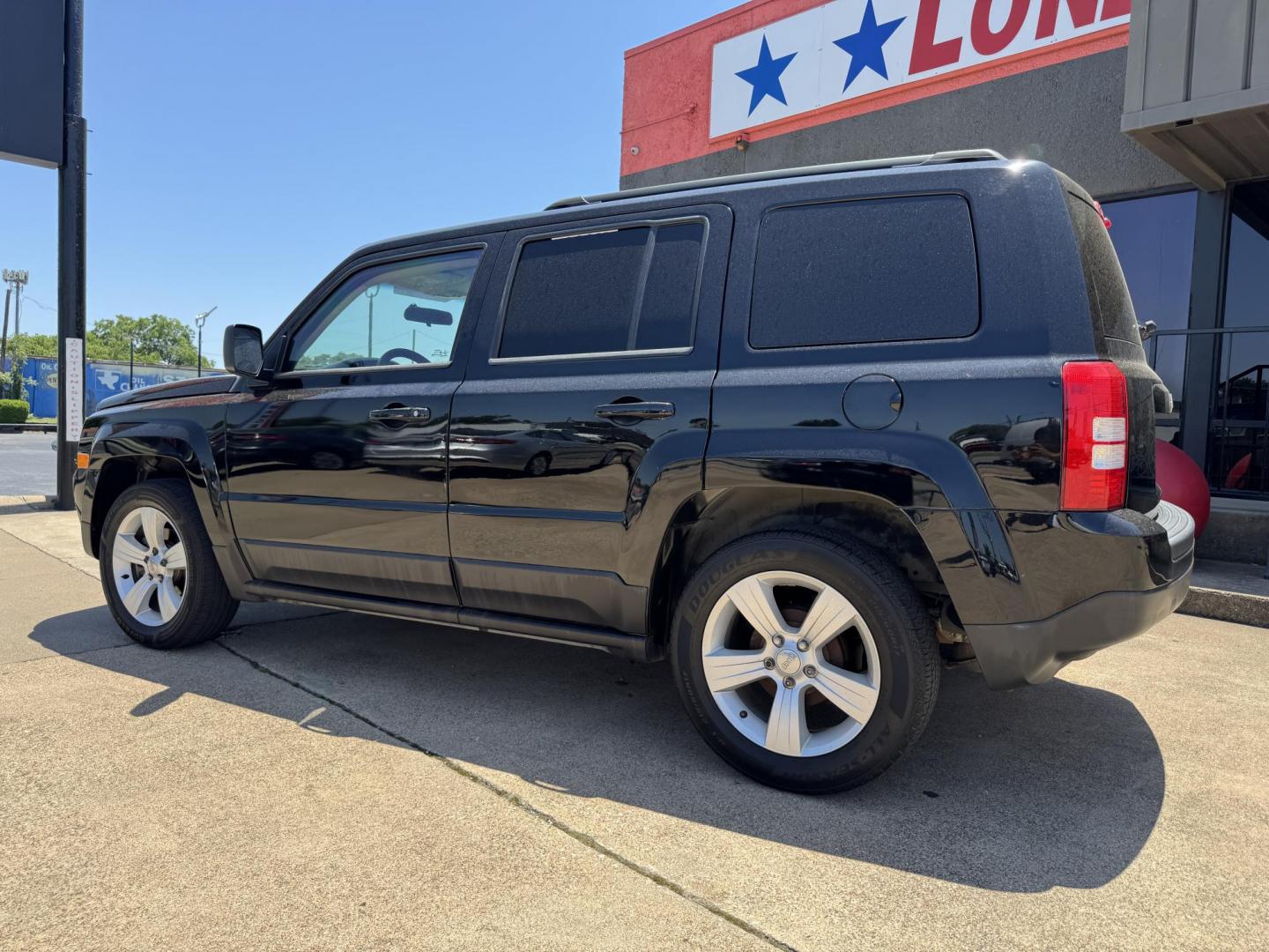 2014 BLACK /Gray JEEP PATRIOT LATITUDE Latitude 4dr SUV (1C4NJPFA7ED) with an 2.0L I4 engine, CVT transmission, located at 5900 E. Lancaster Ave., Fort Worth, TX, 76112, (817) 457-5456, 0.000000, 0.000000 - This is a 2014 Jeep Patriot Latitude 4dr SUV that is in excellent condition. There are no dents or scratches. The interior is clean with no rips or tears or stains. All power windows, door locks and seats. Ice cold AC for those hot Texas summer days. It is equipped with a CD player, AM/FM radio, AUX - Photo#6