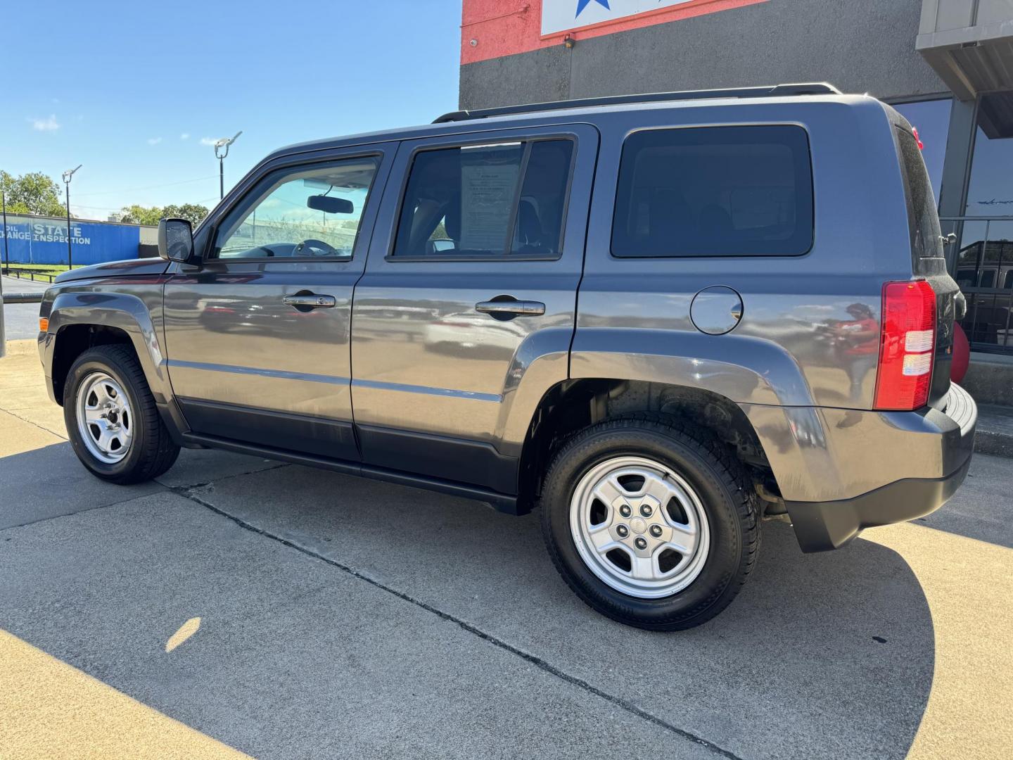 2016 GRAY JEEP PATRIOT SPORT (1C4NJPBA6GD) , located at 5900 E. Lancaster Ave., Fort Worth, TX, 76112, (817) 457-5456, 0.000000, 0.000000 - This is a 2016 JEEP PATRIOT 4 DR WAGON that is in excellent condition. The interior is clean with no rips or tears or stains. All power windows, door locks and seats. Ice cold AC for those hot Texas summer days. It is equipped with a CD player, AM/FM radio, AUX port, Bluetooth connectivity and Siriu - Photo#7