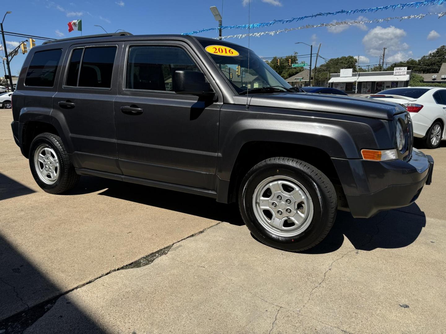 2016 GRAY JEEP PATRIOT SPORT (1C4NJPBA6GD) , located at 5900 E. Lancaster Ave., Fort Worth, TX, 76112, (817) 457-5456, 0.000000, 0.000000 - This is a 2016 JEEP PATRIOT 4 DR WAGON that is in excellent condition. The interior is clean with no rips or tears or stains. All power windows, door locks and seats. Ice cold AC for those hot Texas summer days. It is equipped with a CD player, AM/FM radio, AUX port, Bluetooth connectivity and Siriu - Photo#3